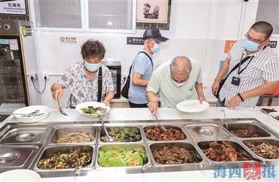 家门口吃出幸福滋味 厦门已有社区食堂约40个、助餐点415个